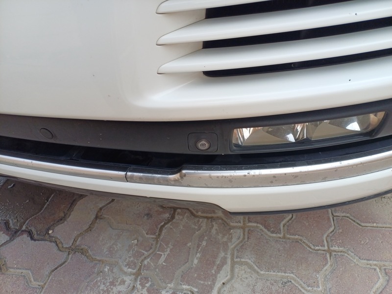 Used 2015 Range Rover Vogue SE for sale in Abu Dhabi